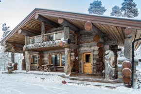 Spectacular Rural Log House with 2 Saunas next to a beautiful lake, Kuusamo